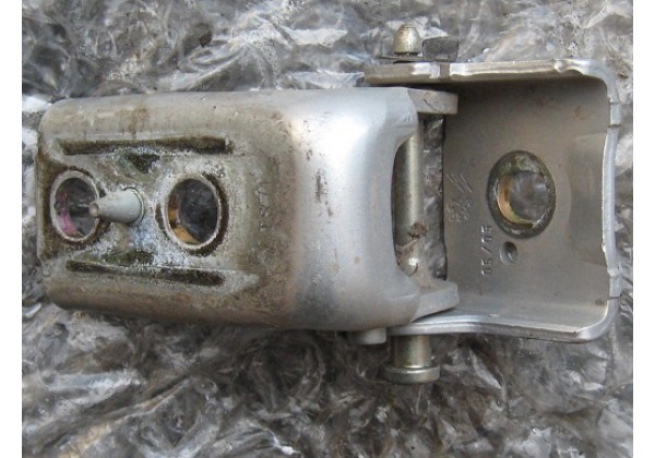 петля дверки,нижня,ліва задня Peugeot 407,1.6hdi